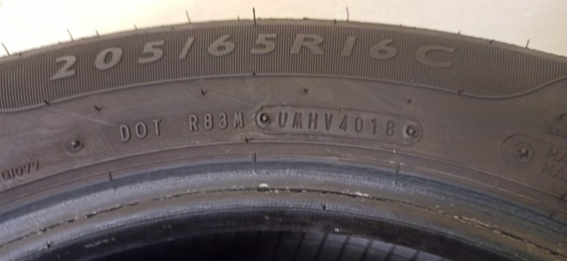 Dunlop econodrive 205/65 R16C 107/105T 7,5 - 8 mm (Bazarové)
