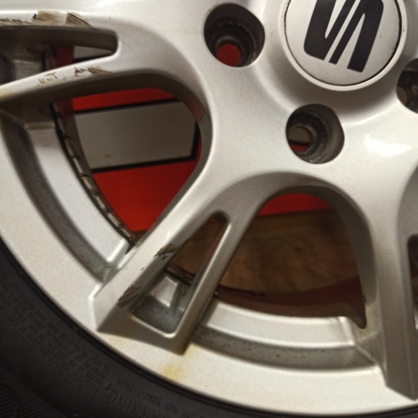 ALU kola Seat Leon 5x112, zimní pneu 195/65 R15