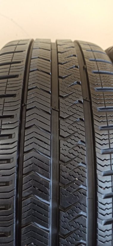 Vredestein Quatrac 5 205/45 R17 88Y 6,5 mm (Použité)