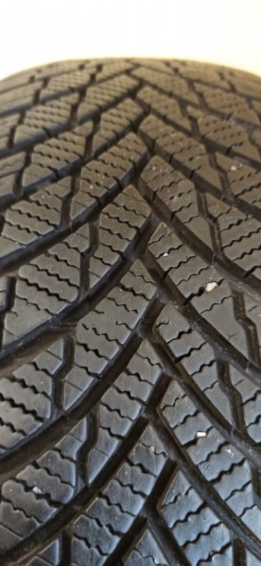 Firestone WINTERHAWK 4 215/65 R16 98H 7,5mm (Bazarové)