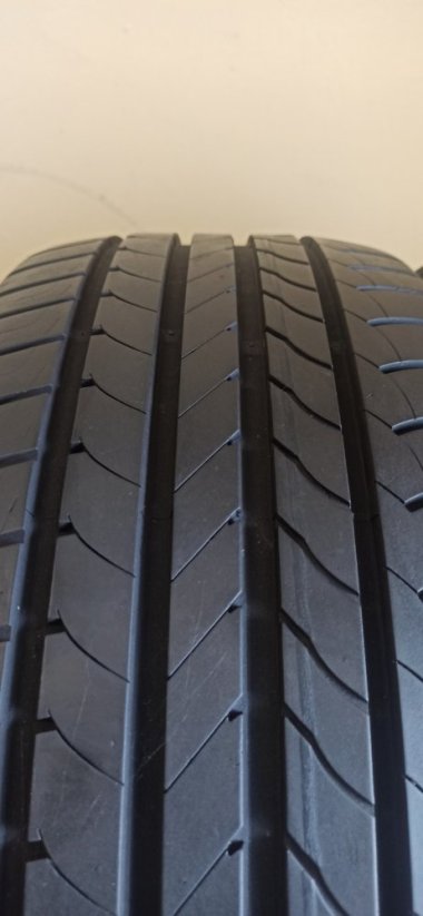 Goodyear Efficient Grip 215/50 R17 91V 5,5 mm (Bazarové)