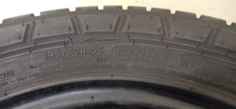 Michelin Agilis Cross Climate 195/70 R15C 104/102T (Použité)
