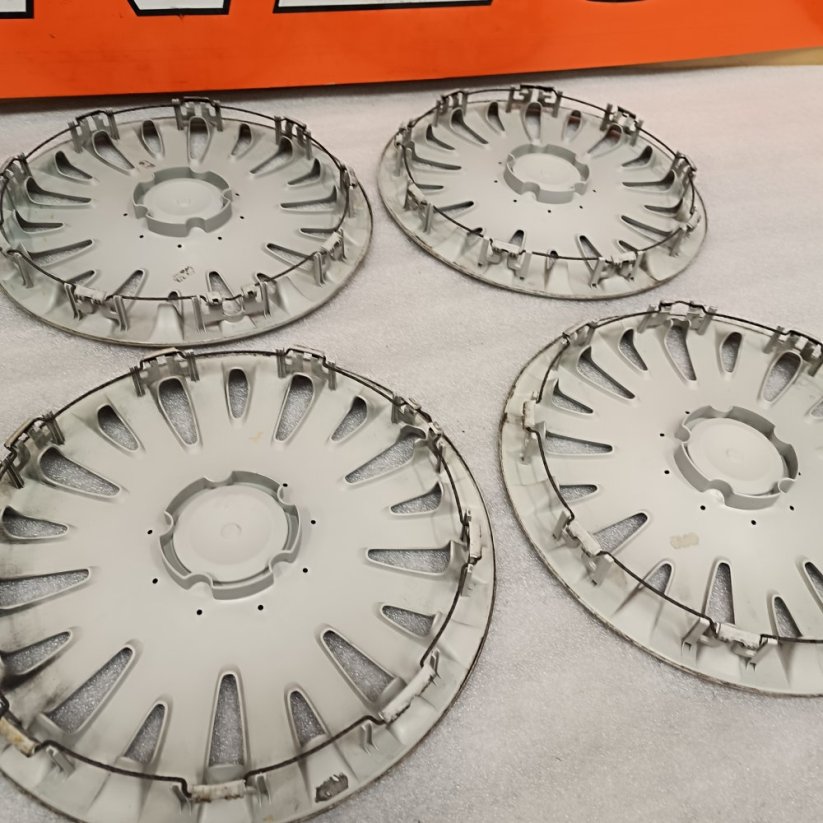 Poklice Volkswagen Passat, Golf, Touran 16" (použité)