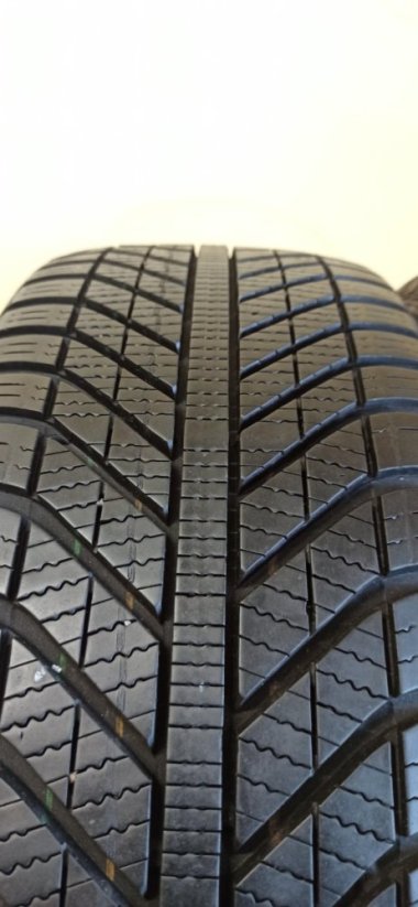 Goodyear 205/55 R16 94V 5,5-6,5mm celoroční (Použité)