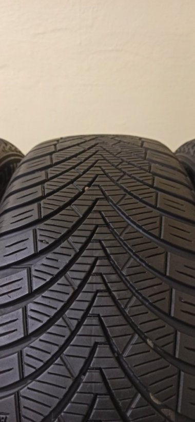 Kumho Solus 4S HA32 SUV 205/55 R19 97V 5 - 5,5 mm (Bazarové)