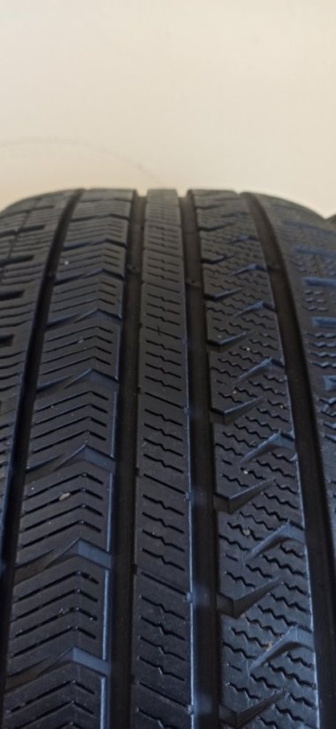 Vredestein Quatrac 5 235/45 R18 98Y 5mm (Bazarové)