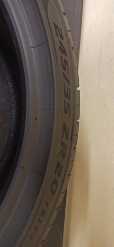 Pirelli P Zero 245/35 R20 91Y 5 - 5,5 mm (Použité)