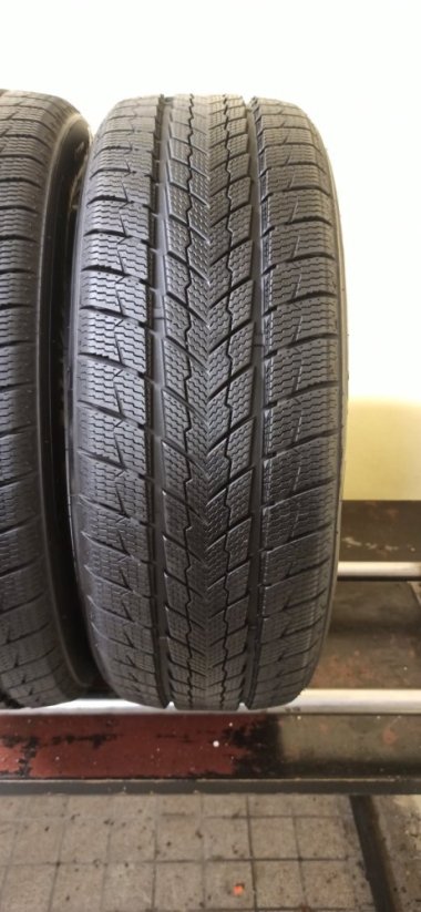 Davanti Wintoura SUV (XL) 235/55 R19 105V 8,5 mm (Bazarové)