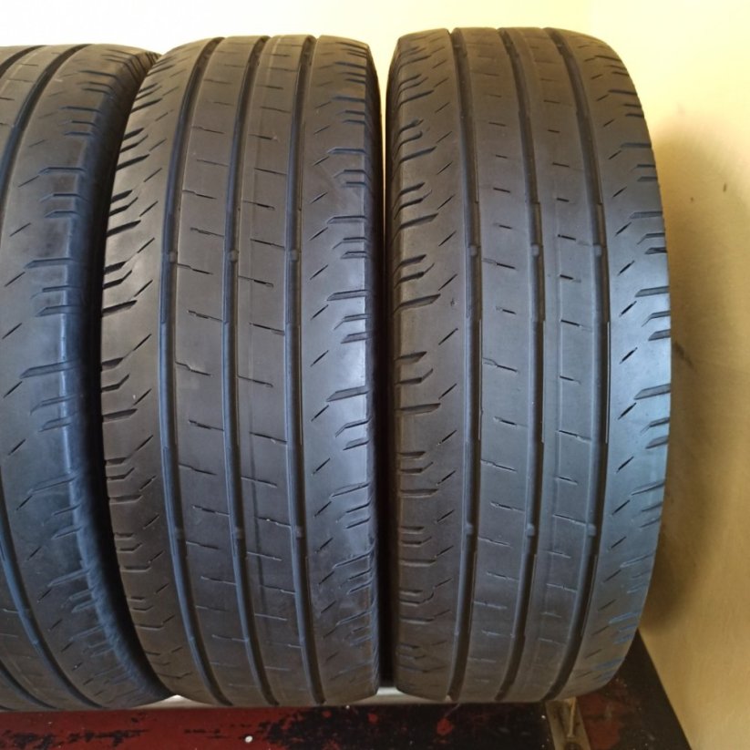 Continental 225/75 R16C 121/120R 5 - 5,5 mm (Bazarové)
