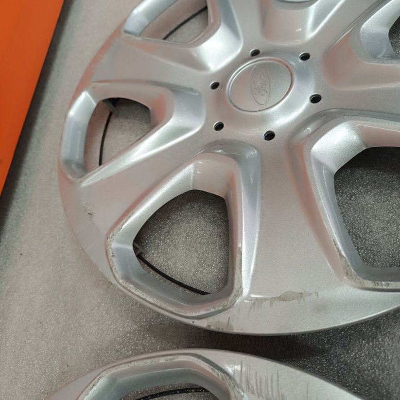 Poklice Ford Fiesta 15" (použité)