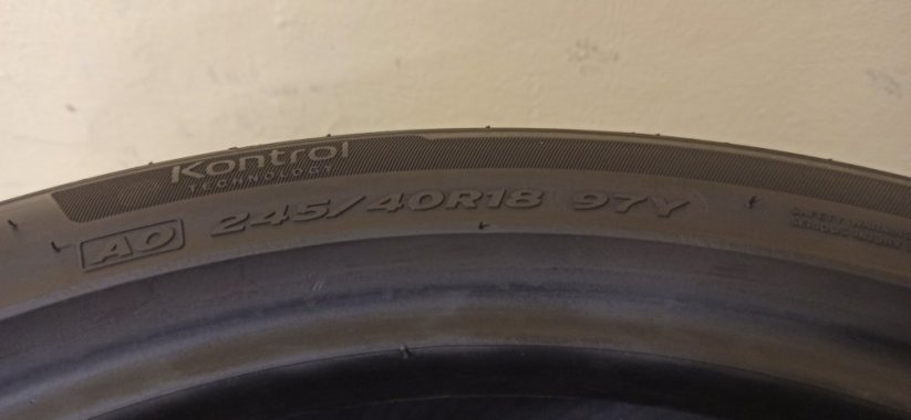 Hankook Ventus S1 245/40 R18 97/93 Y 4,5 - 5,5 mm (Bazarové)
