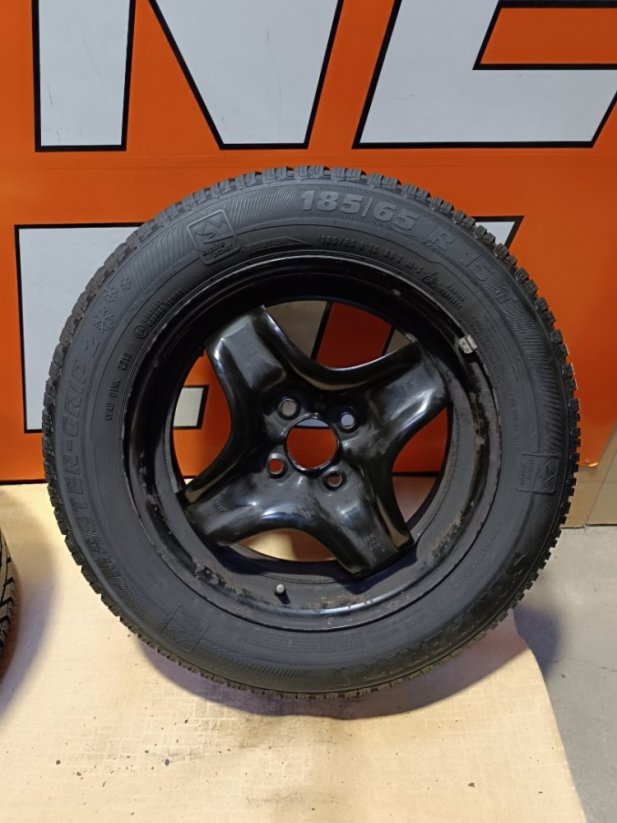 Kola pro Opel Corsa 6x15'' zimní pneu + poklice