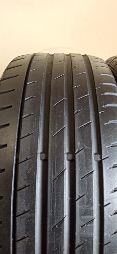 Continental 215/45 R17 87V 4-5mm (Bazarové)