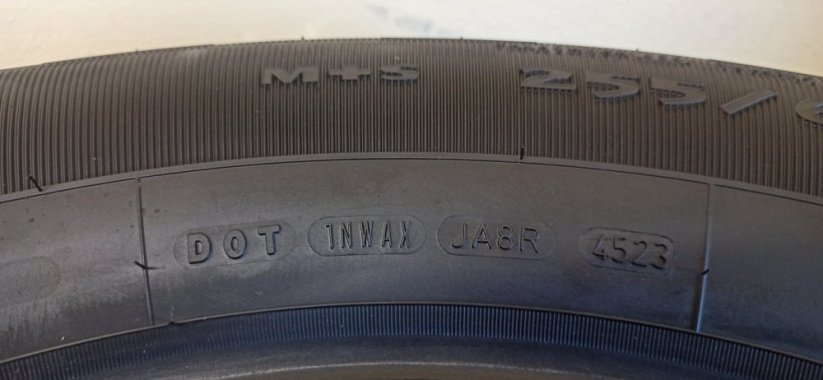 Goodyear 255/65 R18 111H 8mm (Bazarové)
