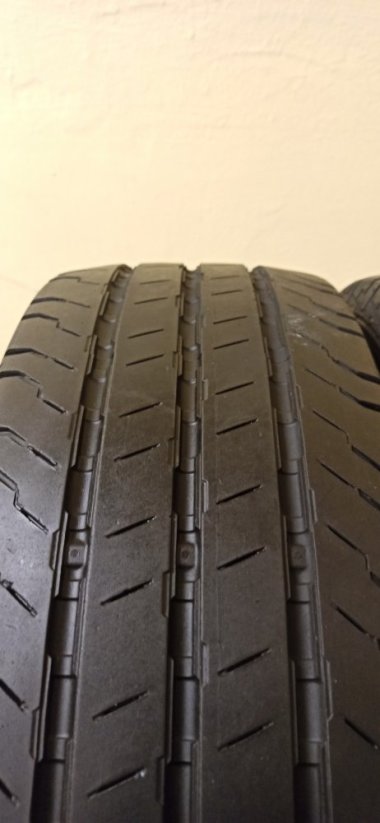 Continental 215/65 R16C 109/107T 5,5mm (Bazarové)