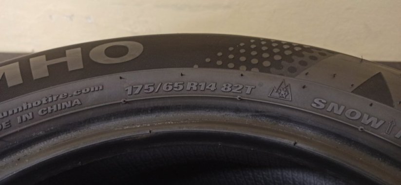 Kumho WinterCraft 175/65 R14 82T 5,5 - 6,5 mm (Bazarové)